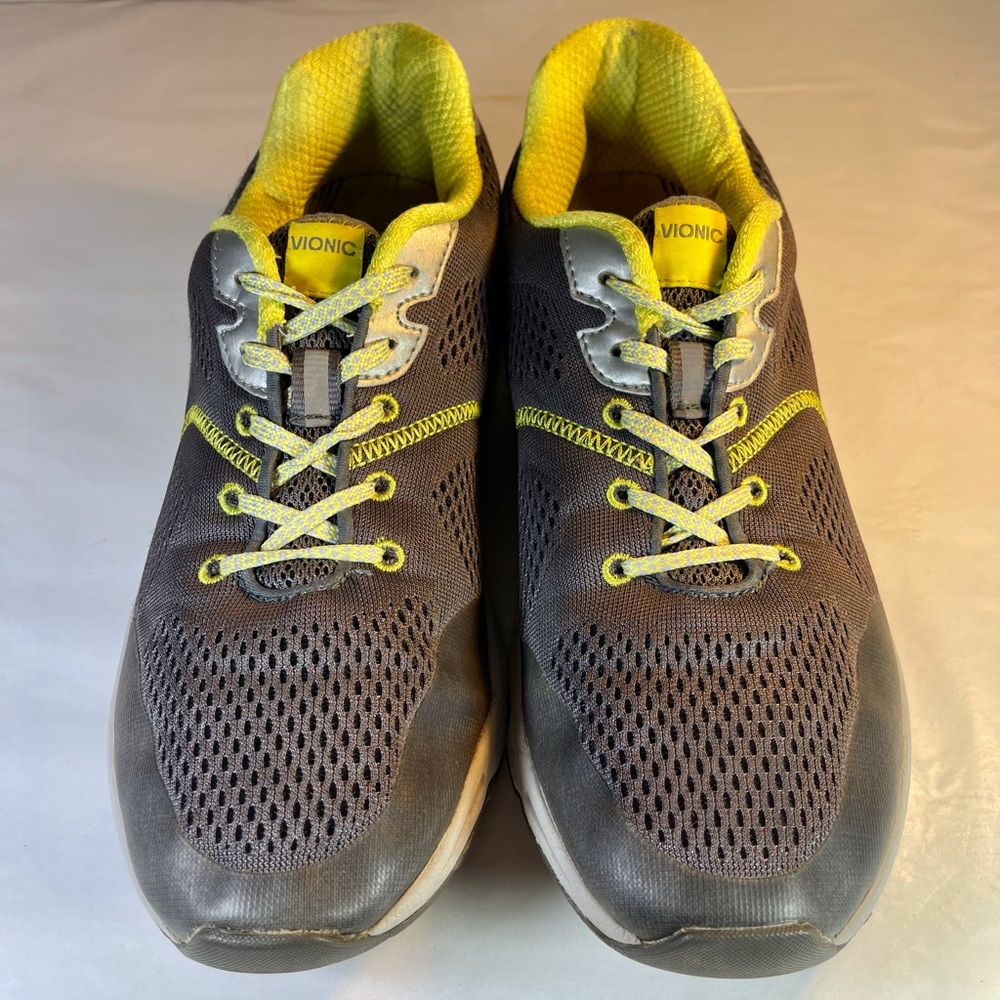Vionic Women’s Walking Shoes SZ 9